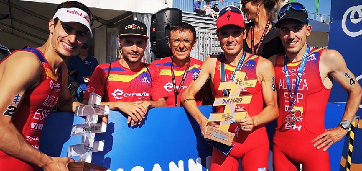 La Federación Española de Triatlón repartirá 100.000 euros en becas para los triatletas