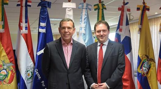 Juan Ángel Napout, presidente de la Conmebol, junto a Gorka Villar, nuevo director general de la federación.