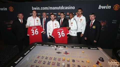 Varios jugadores asistieron a la presentación del casino online.