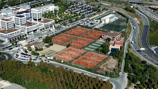 Vista aérea del Tennis L'Hospitalet, situado a la entrada de la Gran Vía.