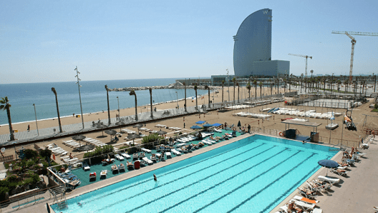 El nuevo 'beach club' abriría en la zona del CN Barcelona más próxima al Hotel W.