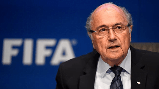 La Fifa suspende tres meses a Joseph Blatter.