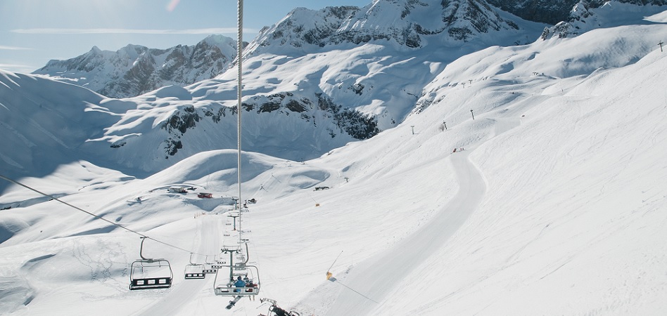 Las estaciones de esquí de Candanchú y Grupo Aramón cancelan su apertura
