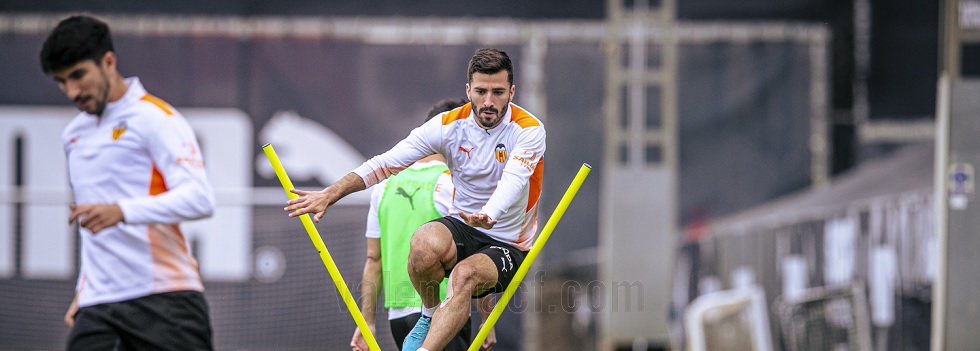 Valencia CF sigue los pasos de la Real Sociedad y firma con Cazoo como ‘main partner’