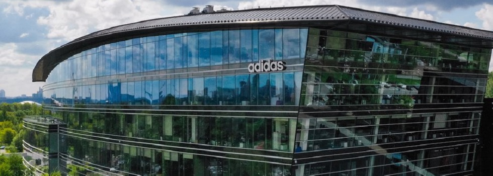 Adidas registra un alza del 5% en el primer semestre y reduce sus previsiones de crecimiento