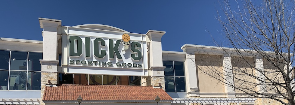 Dick’s incrementa ventas un 14% en el tercer trimestre y mejora previsiones