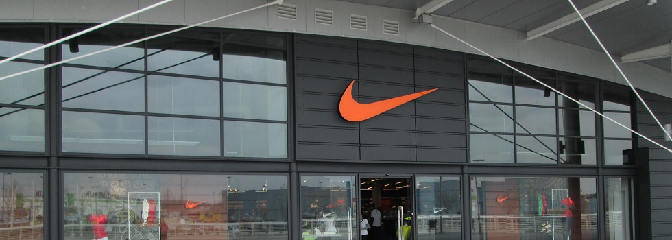 Nike demanda a Lululemon por infracción de patente