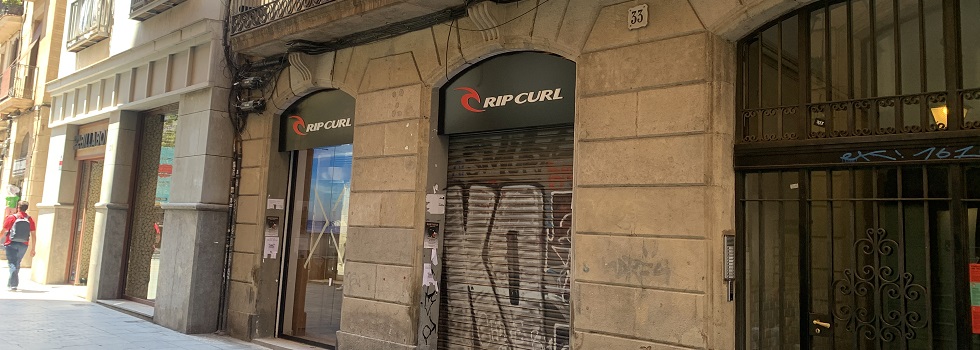 Rip Curl sale a la caza del turismo y desembarca en el centro de Barcelona