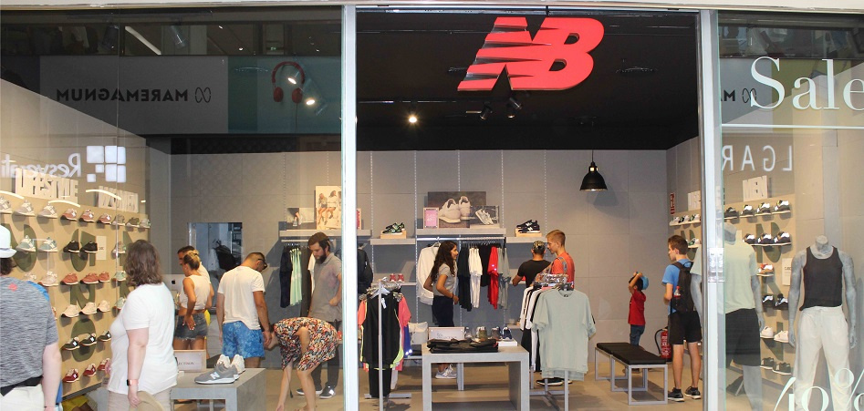 lealtad temperatura diapositiva New Balance abre en el centro comercial Maremagnum de Barcelona y alcanza  las doce tiendas en España | Palco23