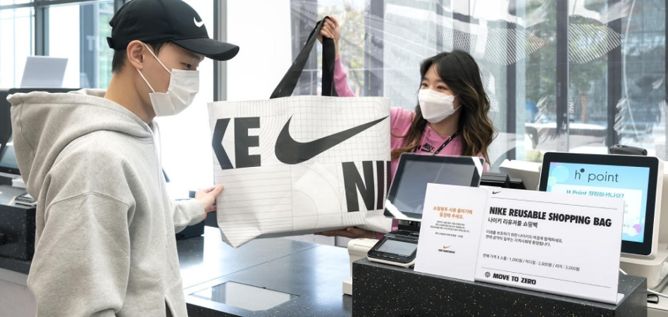 Críticamente lunes materno Nike, directa al nicho: lanza un concepto de tienda para conectar con las  comunidades | Palco23