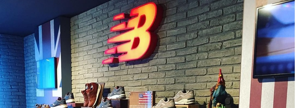 Cómo New Balance pasó de ser una marca de zapatillas de padre a competir  con Nike y adidas en el mercado global de ropa deportiva