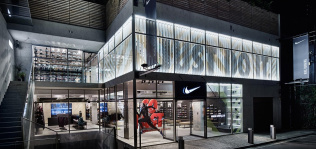 Bruselas multa a Nike con 12,5 millones de euros por restringir la venta de ‘merchandising’ de fútbol en Europa