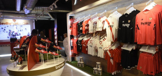 El Sevilla FC vuelve a tomar el centro de la ciudad con una tienda oficial