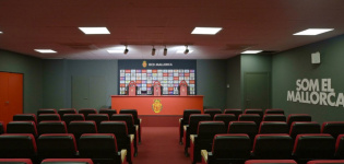 El Mallorca ‘cuela’ a sus aficionados en la sala de prensa