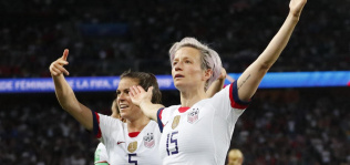 Un juez da la razón a la selección de fútbol femenino de EEUU e impone igualdad de condiciones