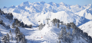 Baqueira contiene inversiones y espera una caída del 40% en esquiadores