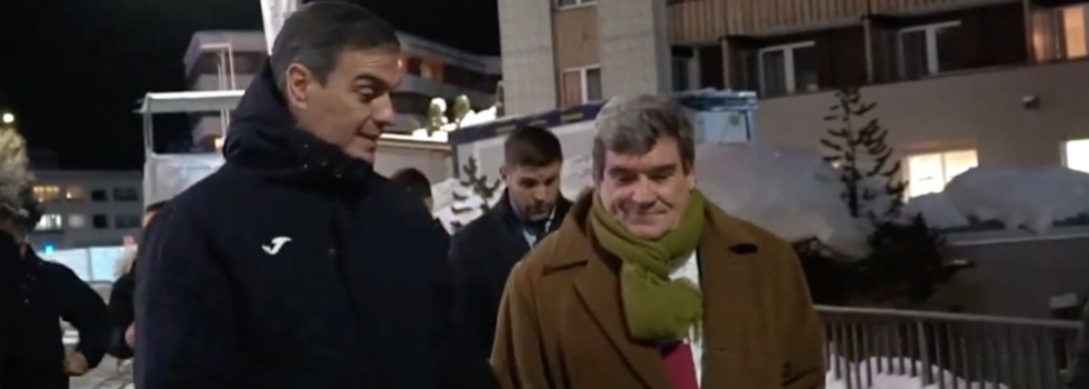 Joma, la compañía española detrás del abrigo viral de Pedro Sánchez en Davos